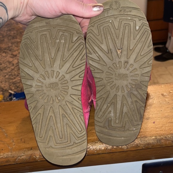Pink UGGS - Picture 5 of 8